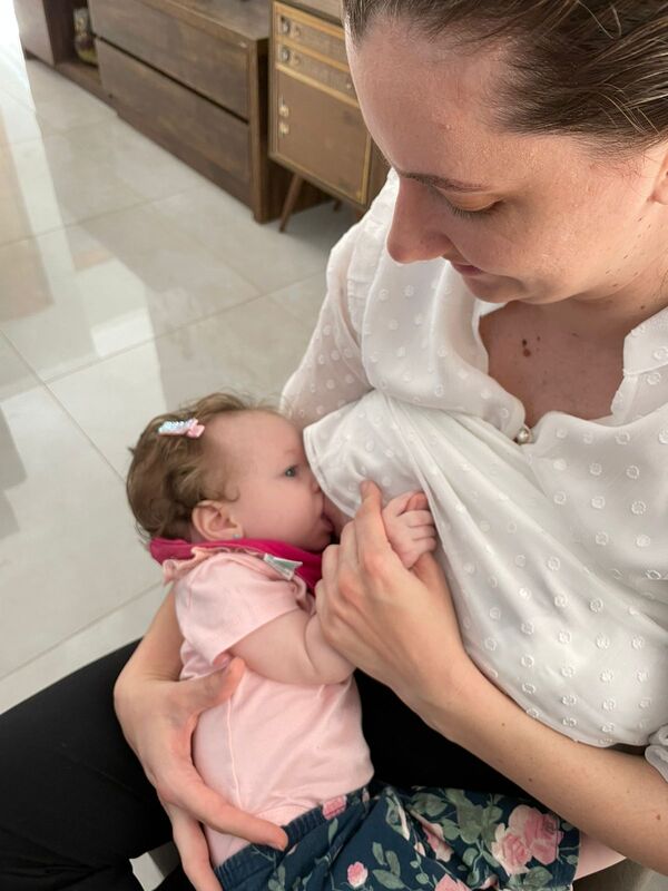Nathalia doou enquanto amamentava a primeira filha e continua doando na segunda